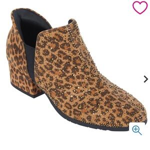 Brand new w/box Kenneth Cole Booties in Leopard Print